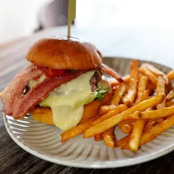 ベーコンチーズバーガー