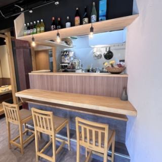 There are counter seats where you can enjoy lunch without hesitation.The counter seats are perfect for lunchtime on the way to work or for a quick stopover on the way out ◎Enjoy your energy for the afternoon with a hearty set meal! Please stop by when you can!