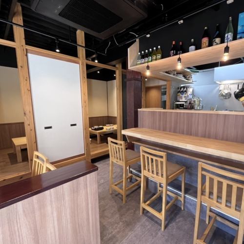 <p>There are about 20 seats in the store, and it has a calm atmosphere.Feel free to use it in a variety of situations, from single use to meals and banquets with friends and family.</p>