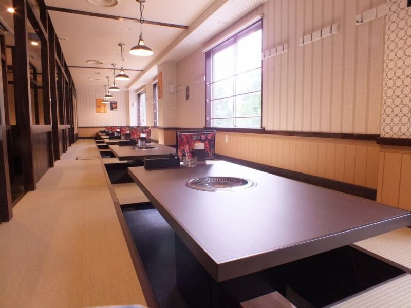 [Banquets and large groups are welcome!] We have a clean interior♪ We have tatami seats with sunken kotatsu tables where you can eat while relaxing.We can accommodate banquets for up to 25 people, and private reservations for large groups are also welcome.It can accommodate up to 70 people, so it can be used for a wide variety of events such as large banquets and dinner parties.