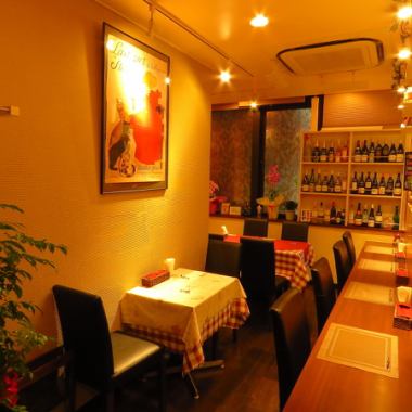 Although it is a small bistro with 10 seats, you can spend it in a cozy atmosphere.The inside of the store can be reserved for 6 to 10 people! The table for 4 people has 1 seat, the table for 2 people has 1 seat, and the counter has 4 seats. The course is not limited to the existing course, but the budget It is possible to respond to orders for food and ingredients !!