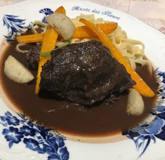 Braised beef stew with red wine