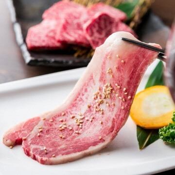 A5ランクの厳選肉を炭火焼で！