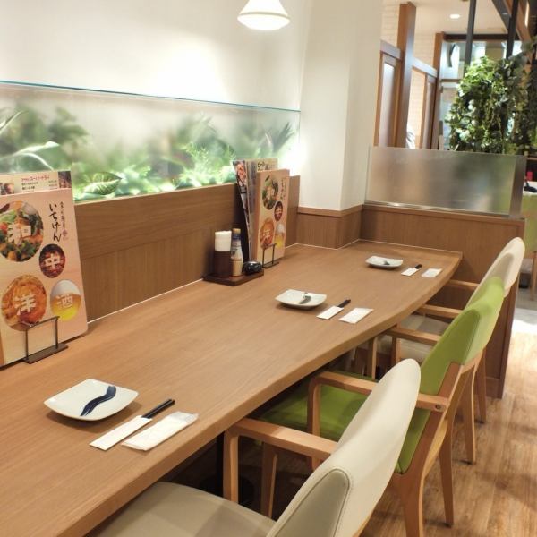 Counter seats located at the entrance of the store! Available from one person.It is an izakaya where you can feel free to come to the store for a little drink on your way home from work.Recommended for dates ◎ Lunch time is also open! [Nishifunabashi private room all-you-can-drink]