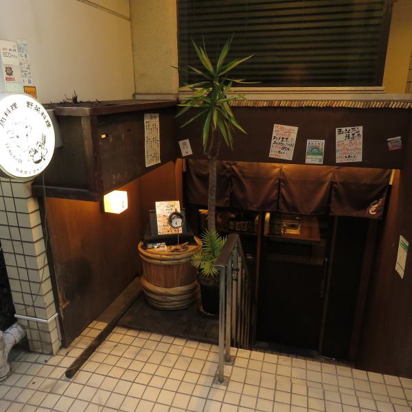 [Recommended for dates and banquets from crispy drinks] There is a feeling of hiding from the entrance ◎ It is popular for various purposes such as quick drinks while eating delicious meat on the way back, dates, banquets ♪ With friends, loved ones and bosses It is a shop that you want to introduce to your meal.