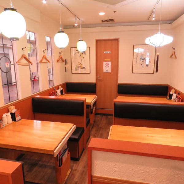 ■ Free combination of table seats ♪ Group of 10 or more people is OK! ■ Table seats are lined up on the floor inside the store! 1 person ~ You can connect tables and use it for groups of 10 or more people ♪ The seat on one side is a sofa, so please enjoy Chinese while relaxing and relaxing ♪