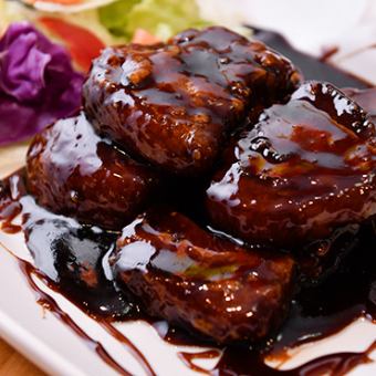 【豪华！香港地套餐】超人气！黑醋红烧虾、五香炸虾、蟹味噌小笼包等共9道菜。
