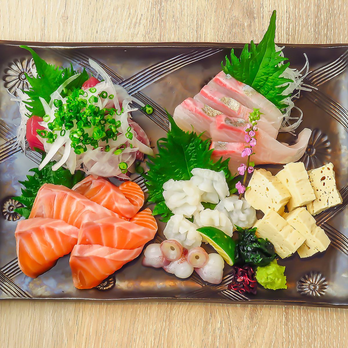 自慢の刺し盛りは人数に合わせてご注文可能！ご予約はお早めに！