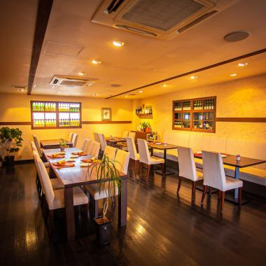 【貸切でも利用可能】貸切は8名様からご利用いただけ、広いスペースで周りを気にせずに楽しむことが可能になっておりますのでウエディングの2次会や大人数でのお誕生日会などでも是非ご利用くださいませ。落ち着いており広々とした店内で本格的なフレンチのコースを是非お楽しみくださいませ。