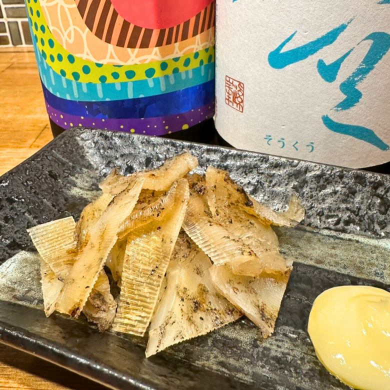 當地酒醃製的魟魚翅/Hiyakko海鮮各一個