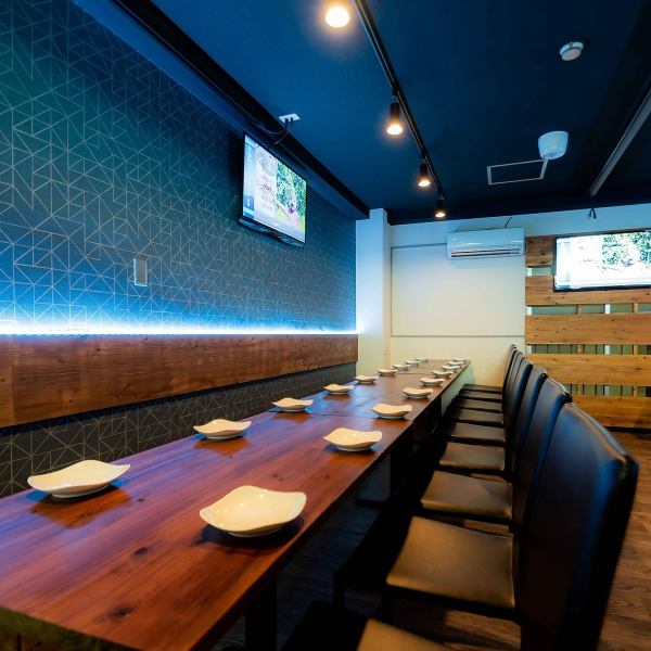 カラオケ付きの個室は【最大50名様】までご利用いただけます。カラオケだけではなく、映像を流したり、スポーツ観戦等もお楽しみいただけます。カラオケご利用希望の場合は店舗へお問い合わせください。