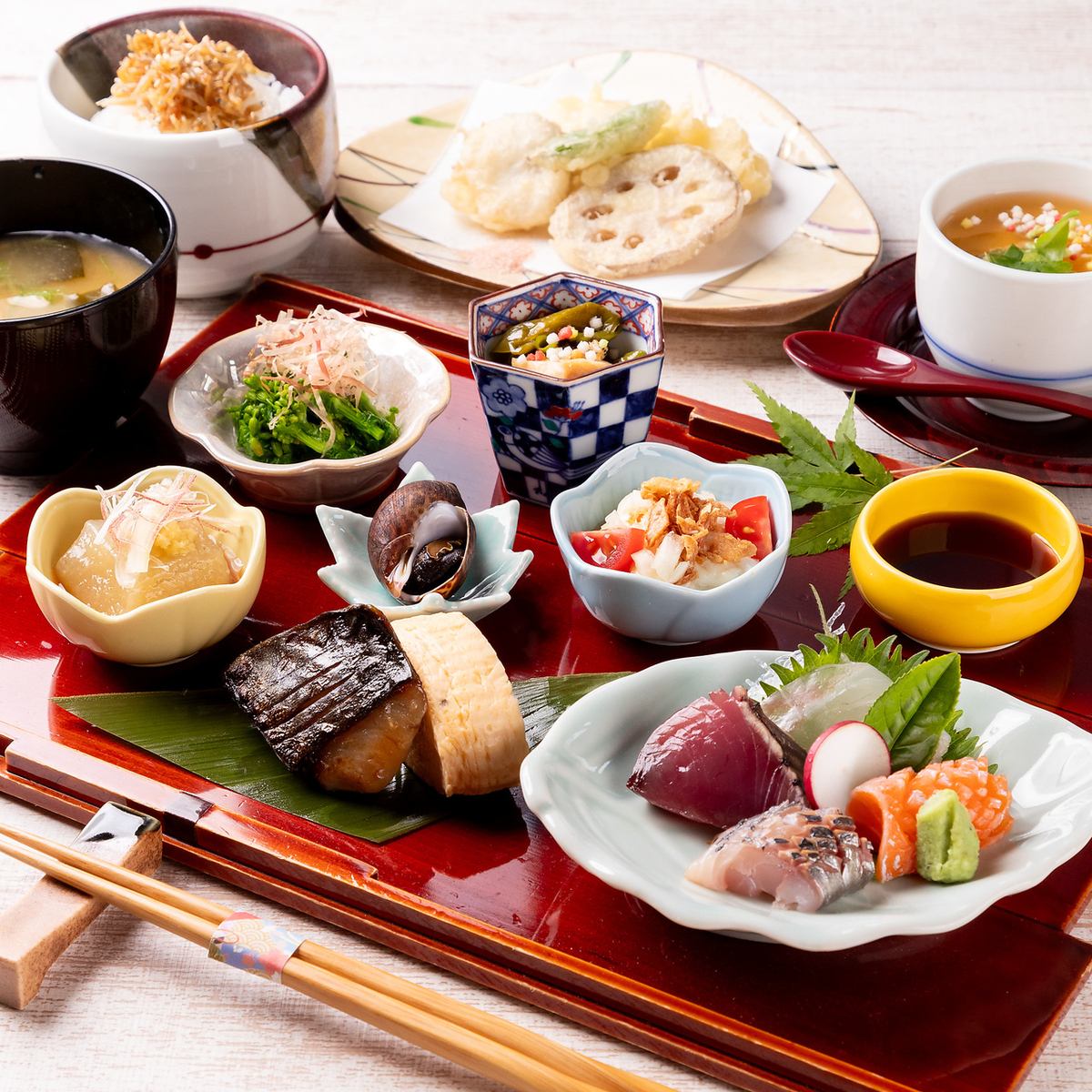 昼飲みOK☆ランチ御膳と共にお好きなお酒で乾杯する素敵なひと時