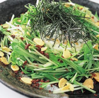 みず菜と半熟卵の元気が出るサラダ