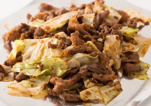 牛すじとキャベツの辛ソースソテー