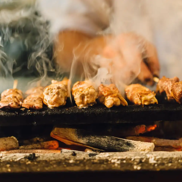 炭火で焼き上げる焼鳥は絶品！コースでもお楽しみいただけます♪