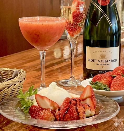 非常受欢迎☆新鲜马苏里拉奶酪配草莓 1,870日元（含税）