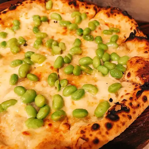 Edamame soy sauce pizza