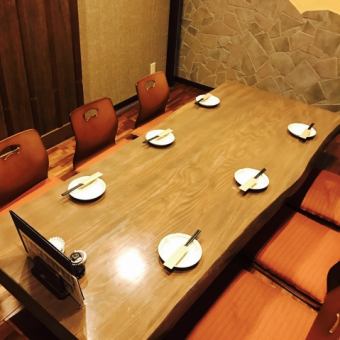 A completely private room that is perfect for private or drinking parties with 4 to 6 people.Recommended for entertaining.