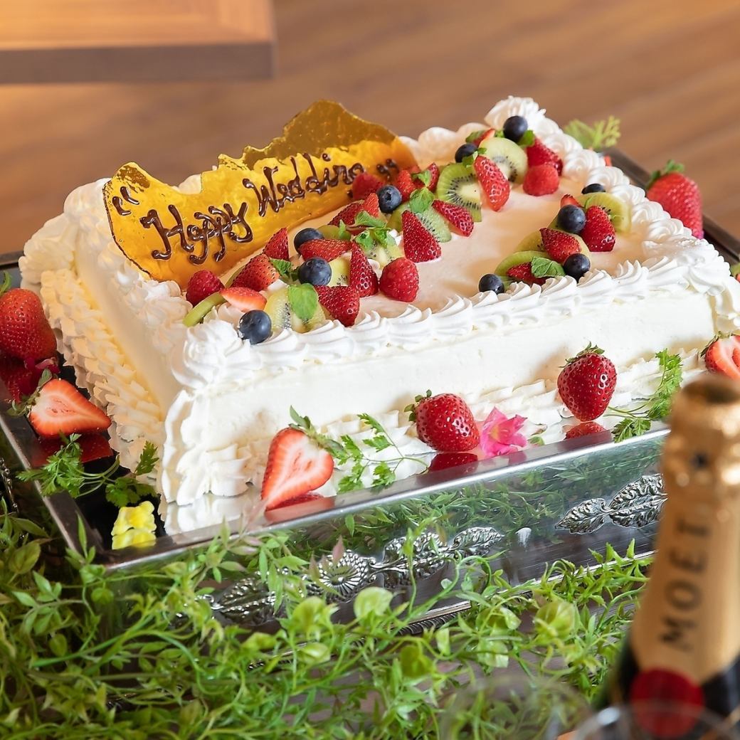 ご希望のお客様にはメッセージ付ホールケーキや花束もご用意◎