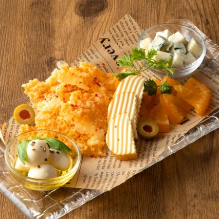 4種チーズ&ドライフルーツの盛り合わせ