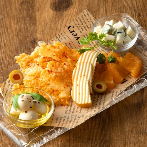 4種チーズ&ドライフルーツの盛り合わせ