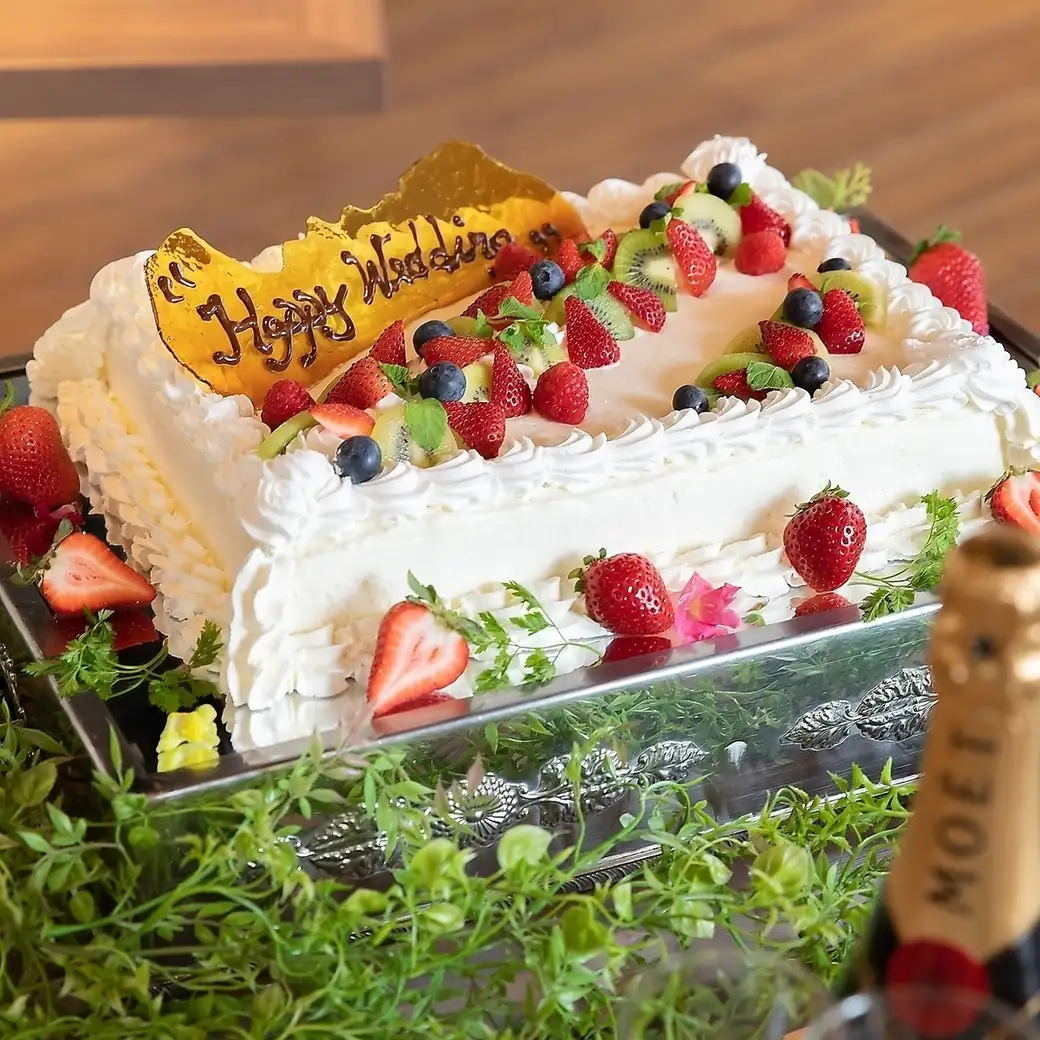 ご希望のお客様にはメッセージ付ホールケーキや花束もご用意◎