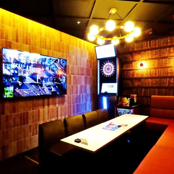 【完全個室！VIPルーム完備◎】お仲間だけでゆったりとご利用頂けるラグジュアリーな個室を完備しております。周りを気にすることなく思いきりはしゃいだり、お友達や大切な方との特別なプライベート空間としてもご利用頂けます。