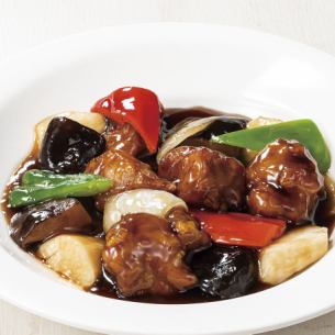 Rich and fragrant sweet and sour pork with black vinegar