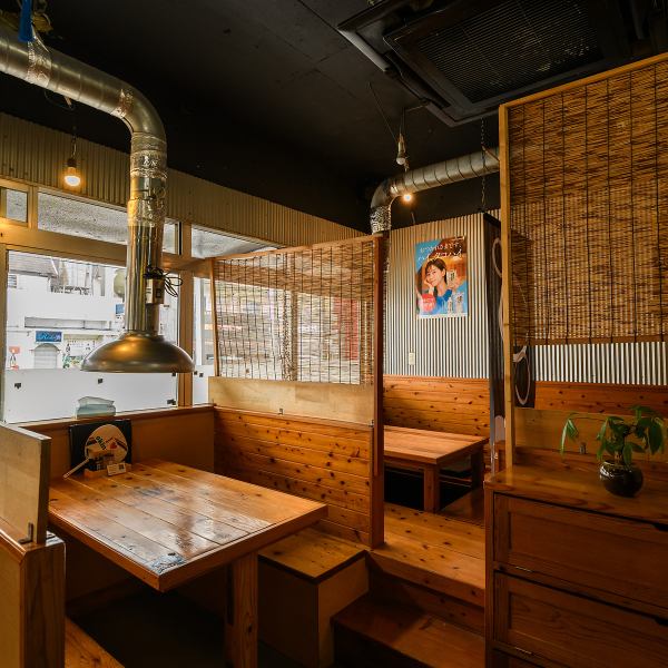 【最大28名様まで！店舗貸切も大歓迎】会社のご宴会や同窓会など、大人数でのお集まりに！広々とした店内で、周りを気にせず絶品焼肉と美味しいお酒を思う存分お楽しみください。各種飲み放題コースもご用意◎