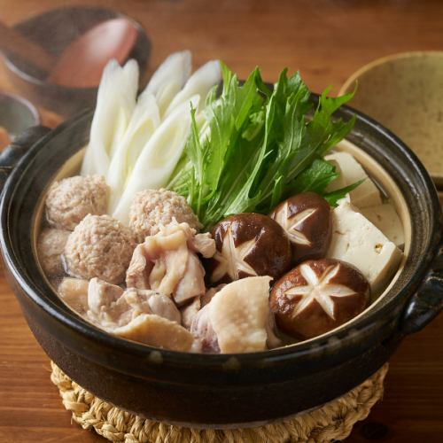 鶏の旨みを極限まで引き出した濃厚白湯仕立て水炊き。