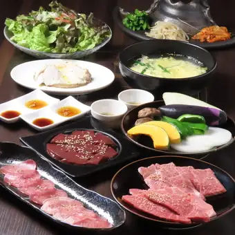 [The best of our restaurant, all in one!] Enjoy our signature 3-second grilled beef and premium Wagyu beef! GOEN Course 4500 yen (tax included)