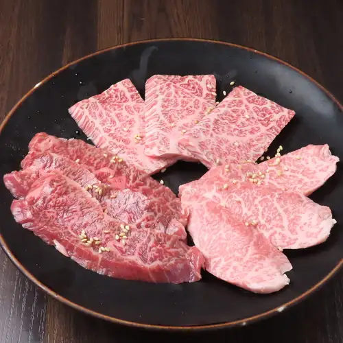 Grilled meat assortment (3 items)