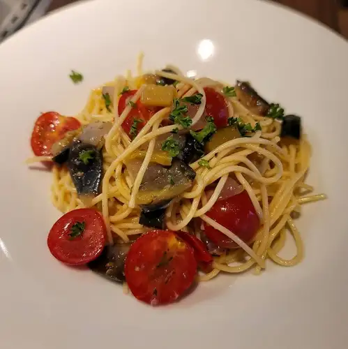 Authentic daily pasta dishes made with seasonal ingredients