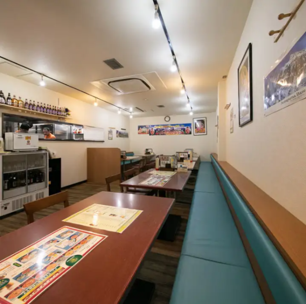 広々とした店内は、ご家族でのお食事やご友人とのお集まりをはじめ各種ご宴会まで幅広いシーンでご利用いただけます！