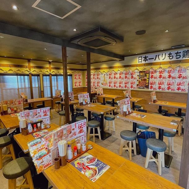 You can use it in various scenes such as after work in an open space like a public bar, with friends, and at a girls-only gathering.* The photo is an image of an affiliated store.