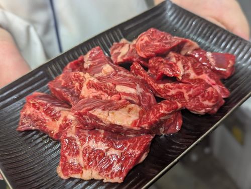 受欢迎的烤肉店“Niku to Nabe Satori”位于 JR 尼崎站以北步行 5 分钟处，从大阪和西宫均可轻松抵达。

可容纳60人，适合公司宴会。
当然，您也可以与家人一起享用烤肉晚餐。

【Niku to Nabe Satori】位于Aming Shioe West，从JR尼崎站向北步行5分钟！
兵库县尼崎市牛江1-22-1阿明牛江106
06-6439-6566
营业时间：17:00～23:00（周六、周日、节假日11:30～23:00）

#尼崎烤肉 #尼崎烤肉餐厅 #尼崎午餐 #关西烤肉 #大阪烤肉 #大阪烤肉美食 #大阪烤肉午餐 #大阪烤肉晚餐 #大阪烤肉餐厅 #JRAmagasaki #JRAmagasakiGourmet #JRAmagasakiStation #尼崎Q'sMall #尼崎 #尼崎市 #尼崎美食 #尼崎晚餐 #尼崎美食 #尼崎市美食 #尼崎饮料 #尼崎居酒屋 #尼崎AleFood #尼崎 #尼崎美食 #神户 #OsakaLunch