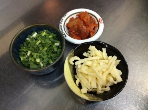 [Topping] cheese, kimchi, spring onion