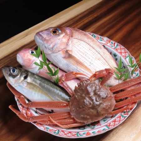 独自ルートで仕入れる佐渡の鮮魚は脂のりが良く旨味が溢れます！