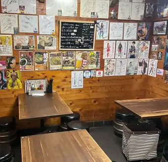 4名様テーブル3卓御座います。