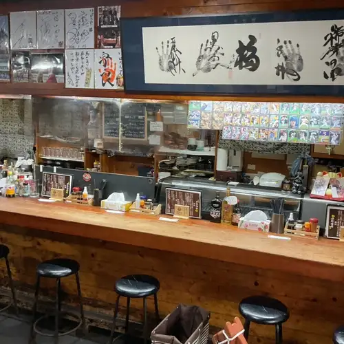 カウンター席で気軽に一杯