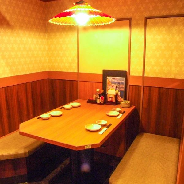 有桌子座位，氣氛很好。在日式氛圍中享用美食♪