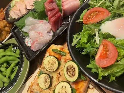 Lunch [¥4,000] Casual Course ◆ 7 dishes in total, including a 3-item sashimi platter and negitoro rolls made with red vinegar.