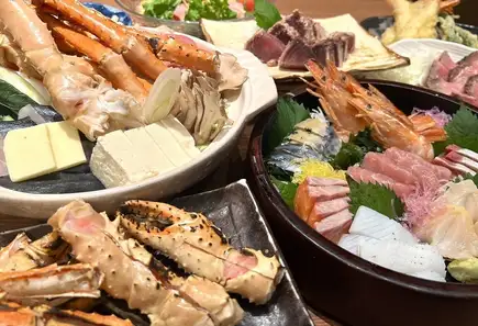 年终派对。巨型对虾、A5级日本黑毛牛肉、帝王蟹！奢华自助餐！共9道菜，含无限畅饮，仅需7000日元。