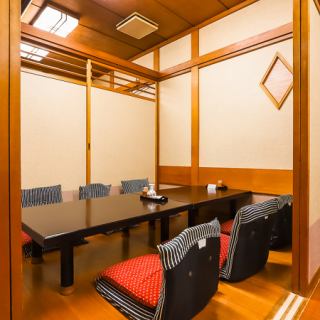ゆっくりと足を伸ばせる座敷席