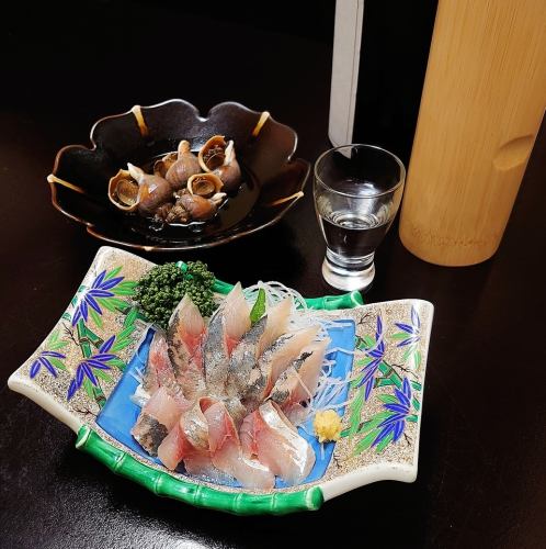 【限定 10食】酒肴セット（あじ刺・磯つぶ貝煮・八海山(冷酒)一合）