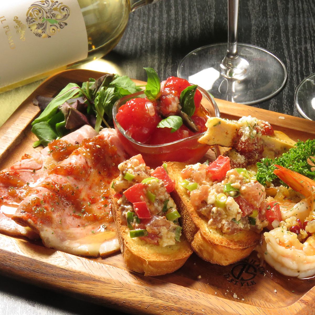 A stylish restaurant where you can casually enjoy authentic cafe meals for lunch or dinner.