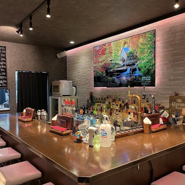 You can also hold viewing parties on the TV monitor! A stylish dining bar located in front of the station! Perfect for friends, girls' nights, birthdays, etc. ☆