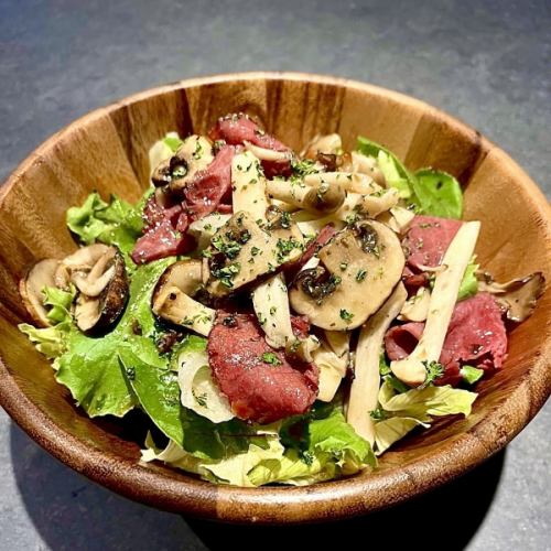 きの子とパストラミビーフのサラダ