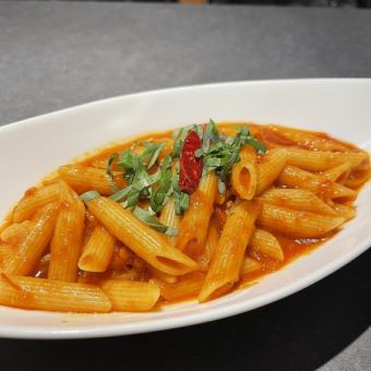 ペンネアラビアータ/プッタネスカ（アンチョビと唐辛子のトマトソース）