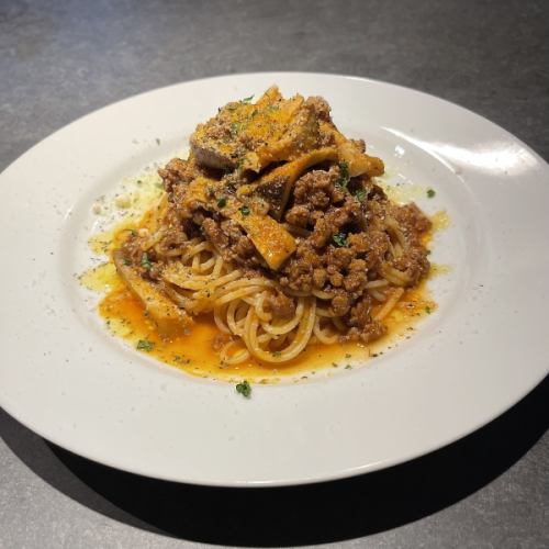 エリンギのミートソース/三種チーズのペンネ